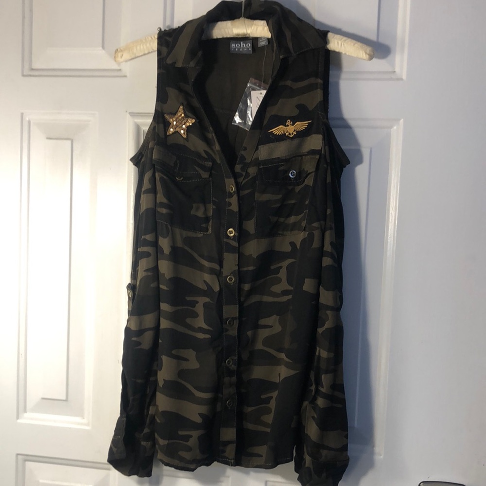 New York and Company / XS / camouflage/ cold shoulder /